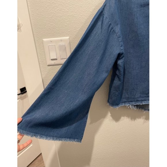 KENDALL&KYLIE Chambray Oversized Top - Picture 4 of 6